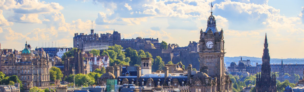 A scenic view of the Edinburgh city skyline